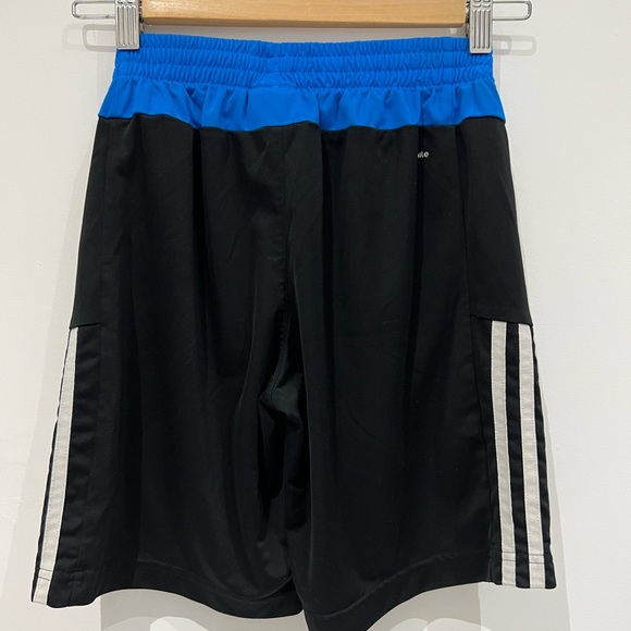 Adidas boys shorts. Size 11-12Y - Picture 6 of 6